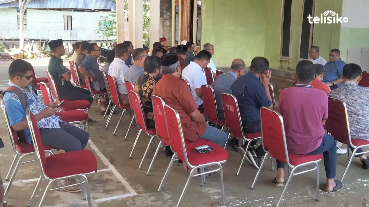 Rapat persiapan kunjungan kerja Presiden RI, Joko Widodo di Muna Barat. Foto: Putri Wulandari/Telisik