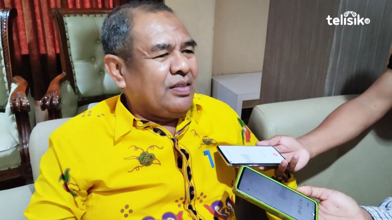 Sekda Muna Barat, LM Husein Tali sebut BKK hanya digeser ke ADD. Foto: Putri Wulandari/Telisik