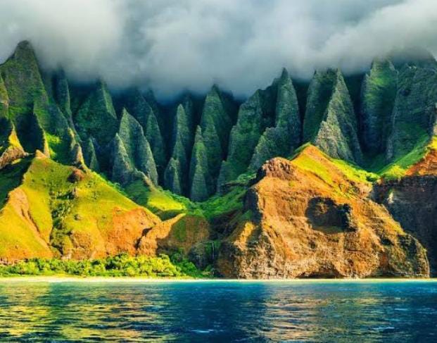 Mark Zuckerberg dilaporkan membangun benteng bawah tanah senilai US$270 juta di pulau Kauai, Hawaii. Foto: Bisnis.com