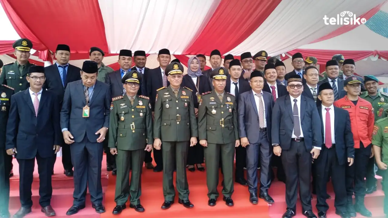 Foto bersama usai upacara Hari Bakti Rimbawan di kantor Gubernur Sulawesi Tenggara. Foto: Erni Yanti/Telisik