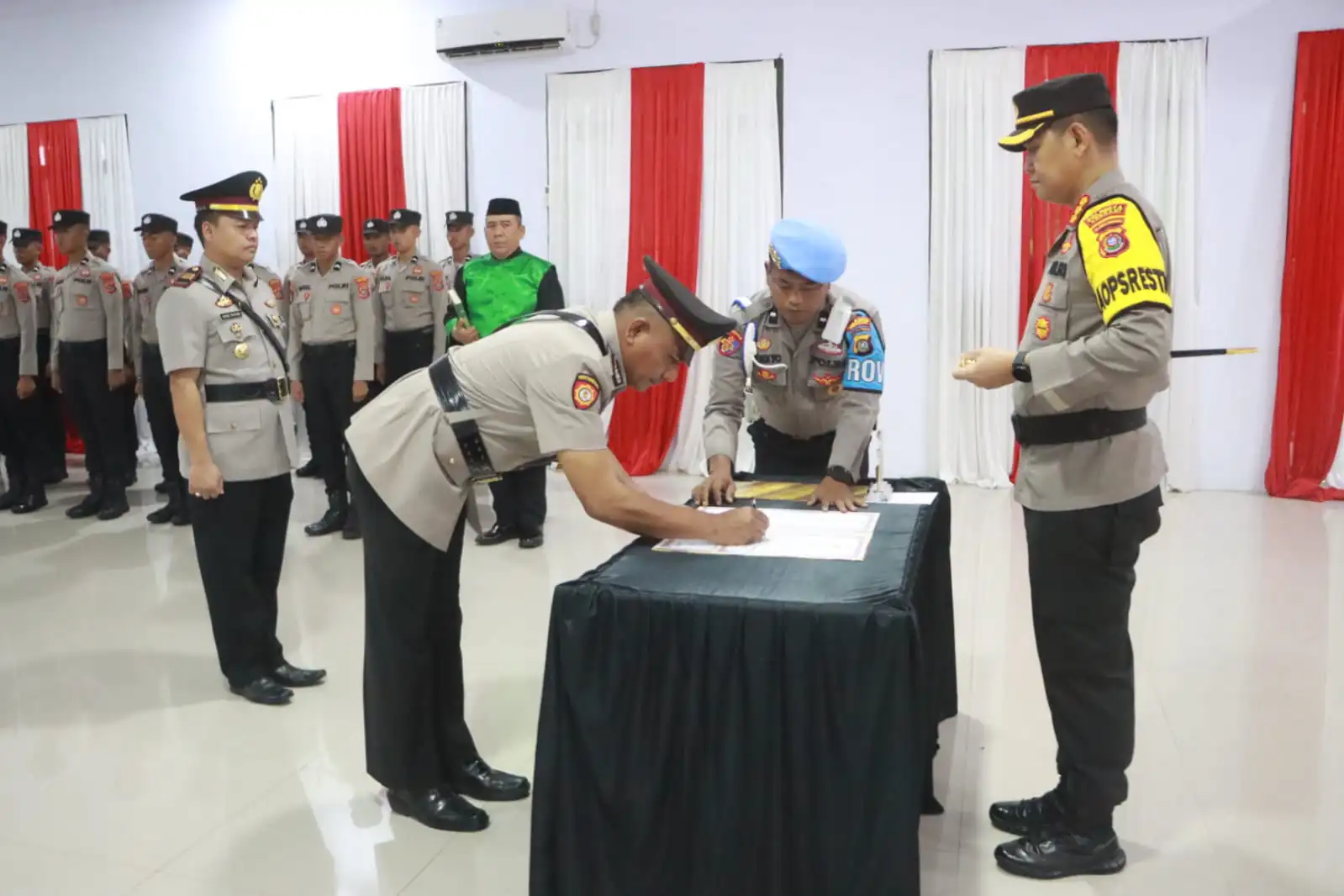 AKP Laode Arsangka sebelumnya menjabat Kapolsek Baruga, kini diamanatkan sebagai Kasat Reskrim Polres Muna. Foto: Ist.