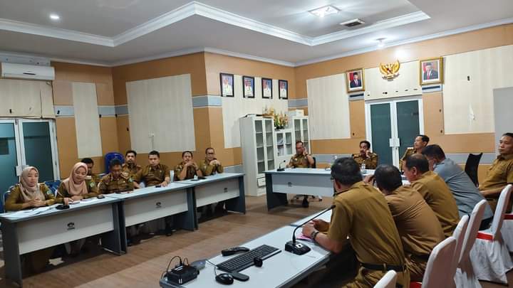 Rapat koordinasi pengendalian inflasi oleh Pemda Bombana dan Tim TPID Bombana secara rutin. Foto: Ist.