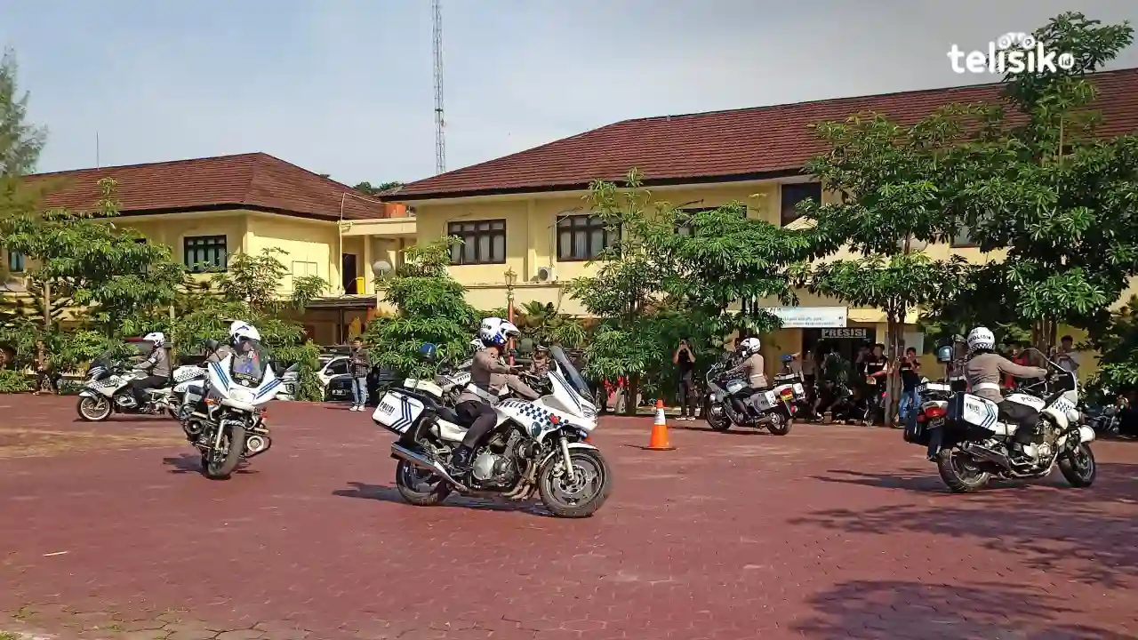 Simulasi pengamanan Operasi Anoa 2024, Sat Lantas Polda Sulawesi Tenggara. Foto: Ahmad Jaelani/Telisik