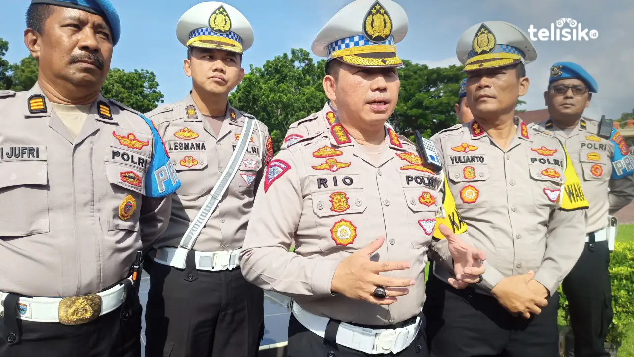 Dirlantas Polda Sulawesi Tenggara, Kombes Pol Zainal Rio Chandra Tangkari, saat memberikan keterangan pada awak media. Foto: Ahmad Jaelani/Telisik