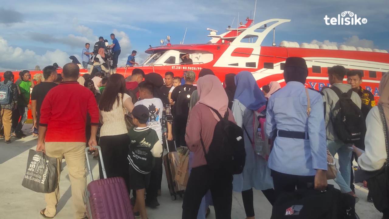 Arus balik pasca lebaran penumpang Raha ke Kendari membludak. Foto: Erni Yanti/Telisik