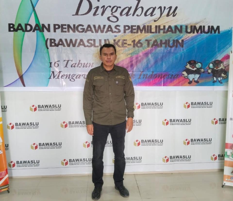 Ketua Bawaslu Muna Barat, Awaluddin Usa menyebut perekrutan panwascam dilakukan dengan dua kategori. Foto: Ist.