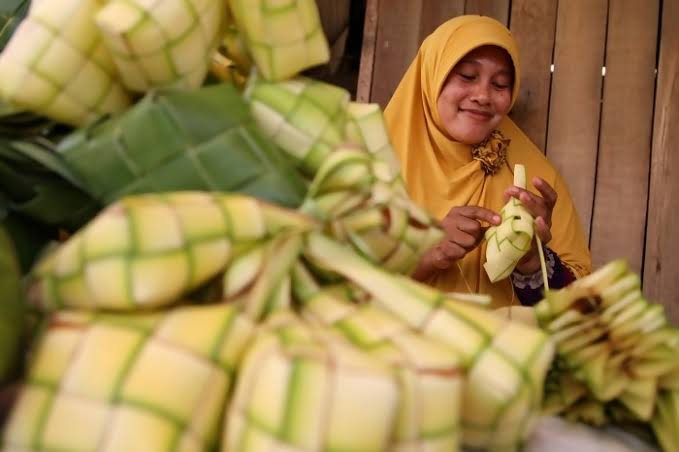 Ketupat menjadi menu favorit yang disajikan saat Lebaran. Foto: Repro Ist/google.com