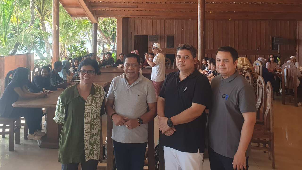 Hugua dan Anton Timbang gandeng Gilang Ramadhan dan Sutradara Asal Belanda untuk menadikan Wakatobi pusat industri musik dan film dunia. Foto: Ist.
