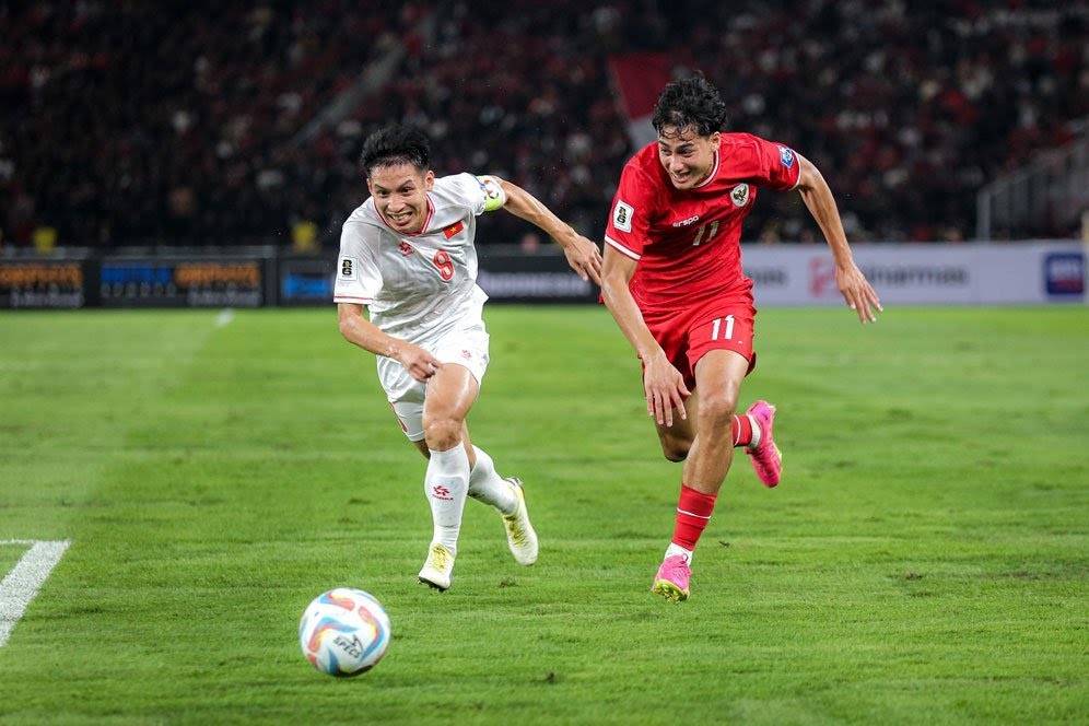 Para pemain naturalisasi Timnas Indonesia tiba di Jakarta jelang lawan Irak dan Filipina di kualifikasi Piala Dunia 2026 zona Asia terbaru Rafael Struick dan Ivar Jenner. Foto: Repro Bola.net