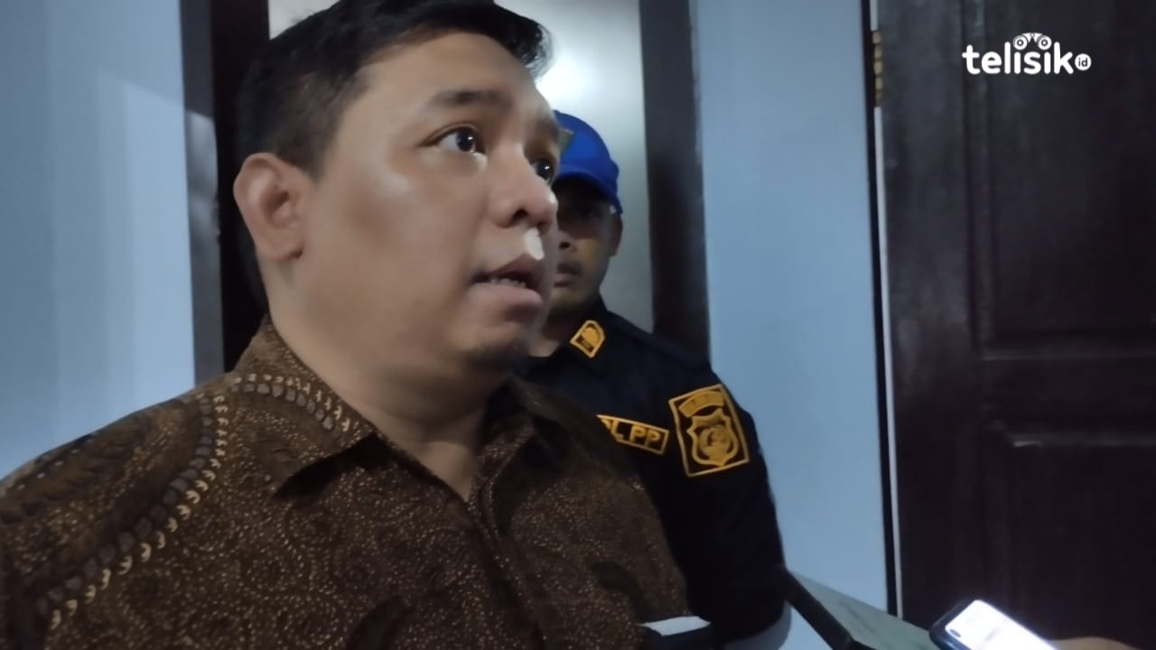 Kepala satuan pencegahan korupsi, Tribudi Rohmanto saat ditemui oleh awak media. Foto: Putri Wulandari/Telisik