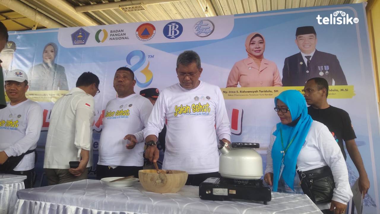 Pj Wali Kota Kendari bersama Sekda Kota Kendari memulai Mosolori. Foto: Erni Yanti/Telisik