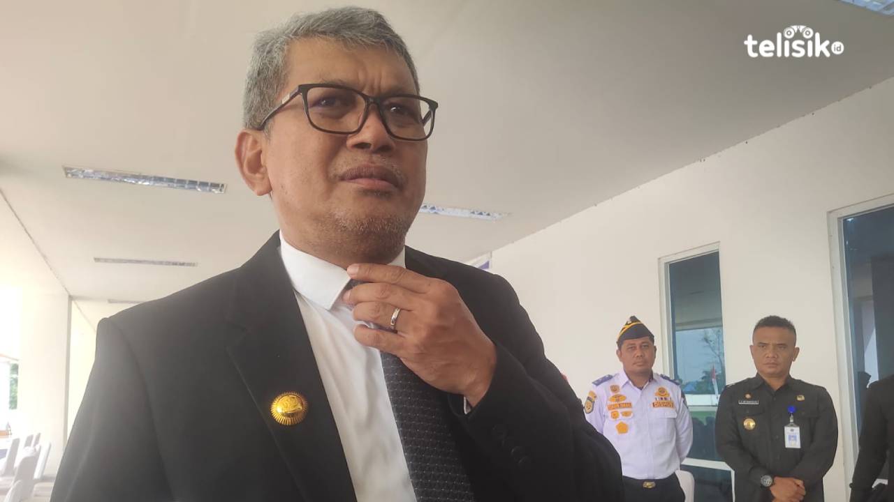 Pj Wali Kota Kendari, Muhammad Yusup saat diwawancarai awak media. Foto: Erni Yanti/Telisik