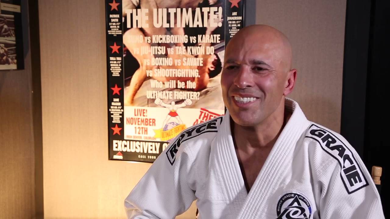 Legenda UFC Royce Gracia memutuskan memeluk agama Islam setelah sebelumnya sempat membela Israel. Foto: Repro Olevear.pics