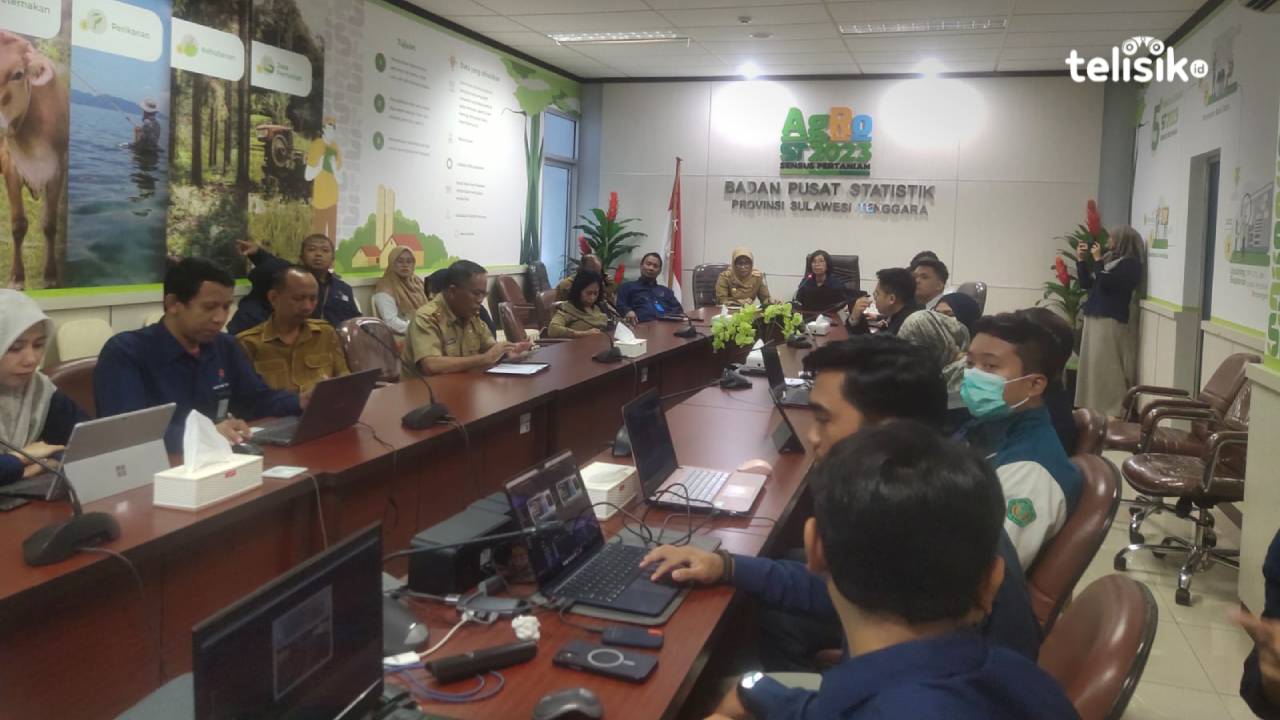 Badan Pusat Statistik (BPS) Sulawesi Tenggara menyampaikan rilis tentang pertumbuhan ekonomi 2024, keadaan ketenaga kerjaaan 2024, dan indeks ketimpangan gender 2023 Provinsi Sulawesi Tenggara. Foto: Erni Yanti/Telisik
