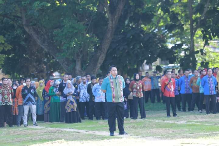 Apel akbar menjelang cuti lebaran yang diikuti semua pimpinan OPD, camat, lurah dan ASN lingkup Pemkab Bombana. Foto: Ist.