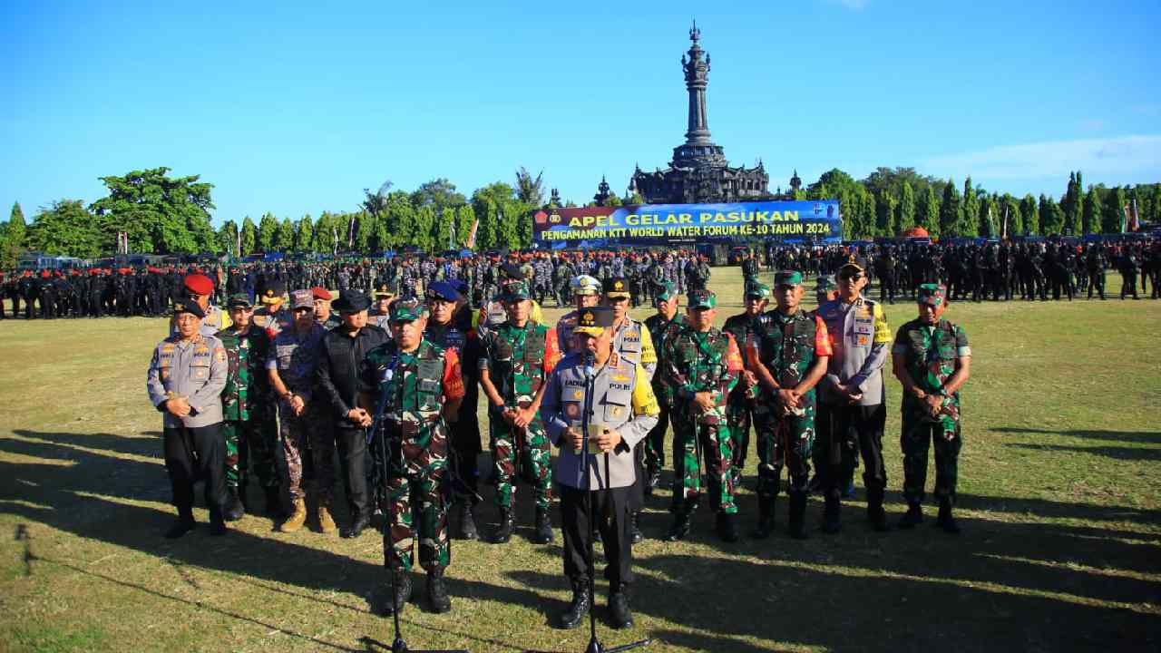 Ribuan pasukan TNI-Polri, saat melakukan apel gabungan. Foto: Ist.