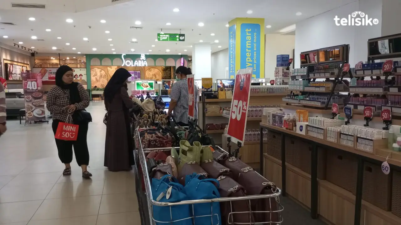 Tas merek Brunbrun salah satu merek tas yang diminati kaum wanita di Kota Kendari. Foto: Nur Fauzia/Telisik