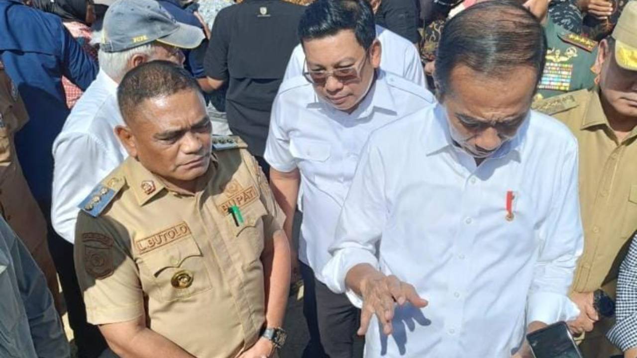 Pj Bupati Muna Barat, La Ode Butolo telah mengusulkan beberapa hal saat kunjungan Presiden Jokowi. Foto: Ist.