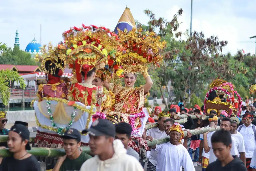 Kesenian dan ragam budaya Wakatobi menjadi magnet tersendiri bagi para pelancong. Foto: Instagram@amalhermawan