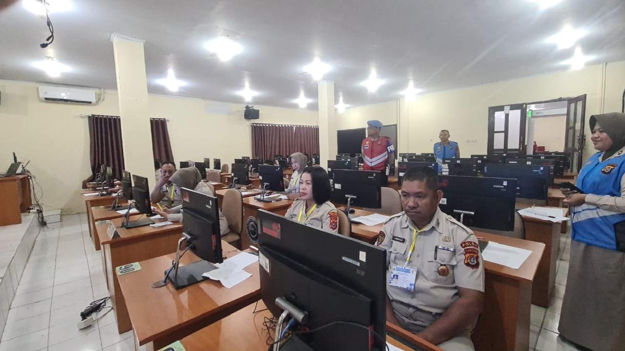 UDPI diselenggarakan untuk menilai kemampuan dan pengetahuan PNS Polri dalam rangka penyesuaian ijazah. Foto: Ist.