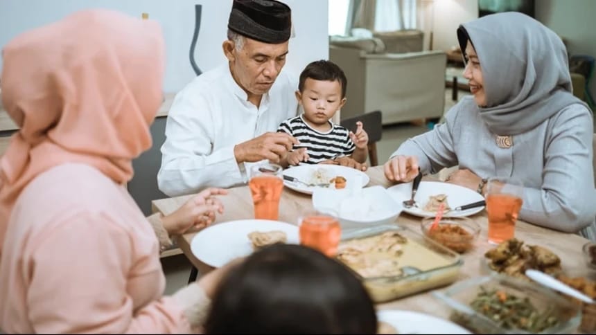 Rasulullah SAW dalam berbagai riwayat mengapresiasi orang-orang yang menjadi tulang punggung bagi keluarganya. Foto: Repro NU online