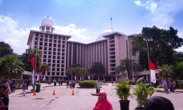 Masjid Istiqlal Jakarta, menjadi yang terbesar di Indonesia bahkan Asia Tenggara. Foto: Repro Istockphoto