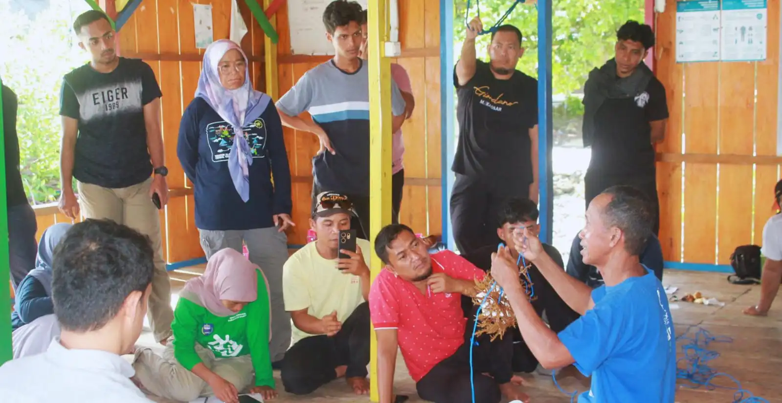 Warga sedang mengelola sumber daya laut untuk dimanfaatkan dan dikembangkan. Foto:Ist