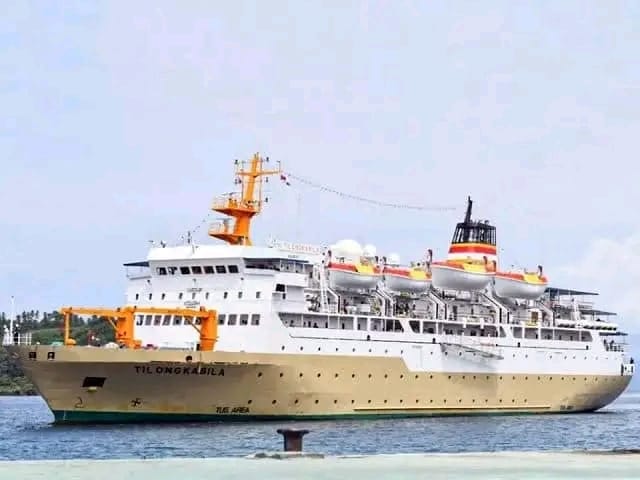 KM Tilongkabila adalah salah satu armada milik PT Pelni. Foto: Mardiono Travel