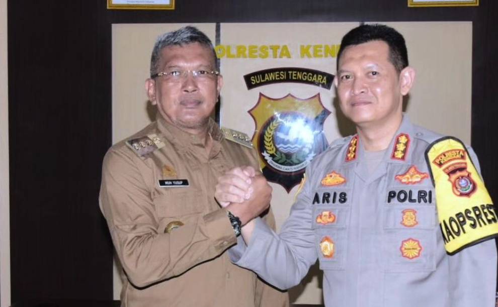 Penjabat (Pj) Wali Kota Kendari Muhammad Yusup dan Kapolresta Kendari Kombes Pol Aris Tri Yunarko. Foto: Ist.