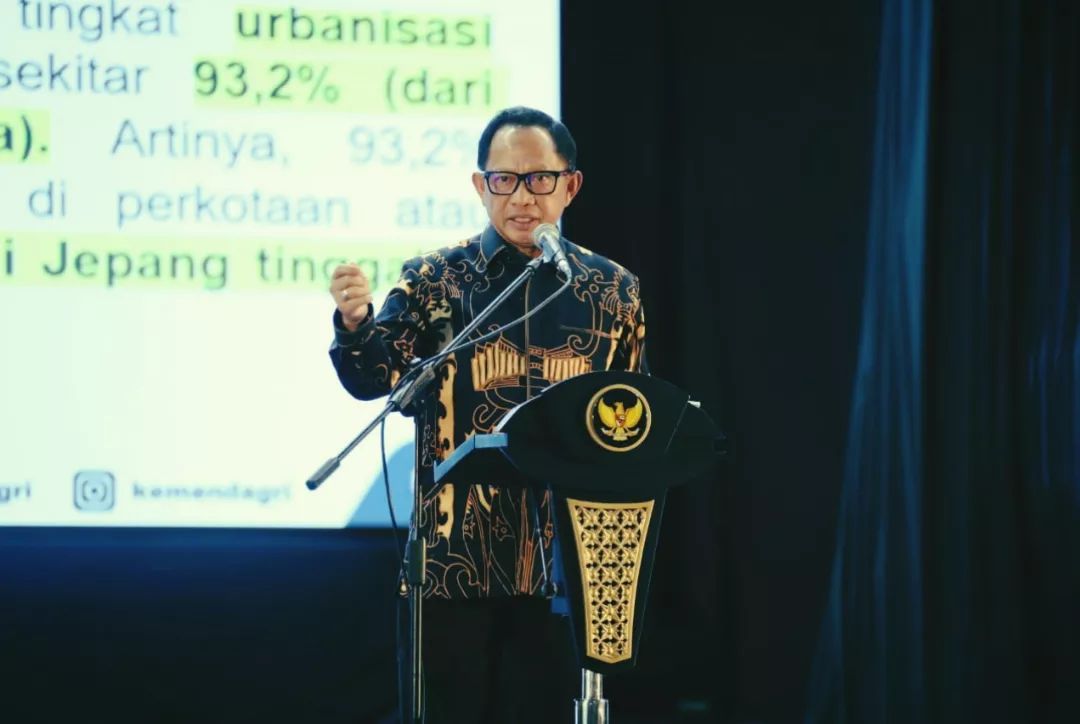 Mendagri, Tito Karnavian, memperingatkan seluruh kepala daerah agar segera mencairkan dana hibah pilkada. Foto: Instagram @titokarnavian