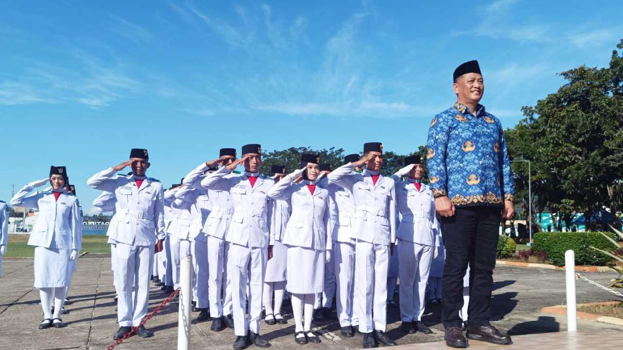 Sekertaris Daerah Kabupaten Konawe, Ferdinand Sapan saat pimpin upacara peringatan hari lahir Pancasila. Foto: Ist.