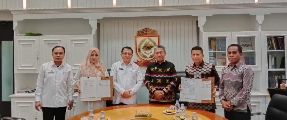 Plt Bupati Muna, Bachrun Labuta bersama perwakilan Pemkot Makassar menandatangani MoU terkait P3A. Foto: Ist.