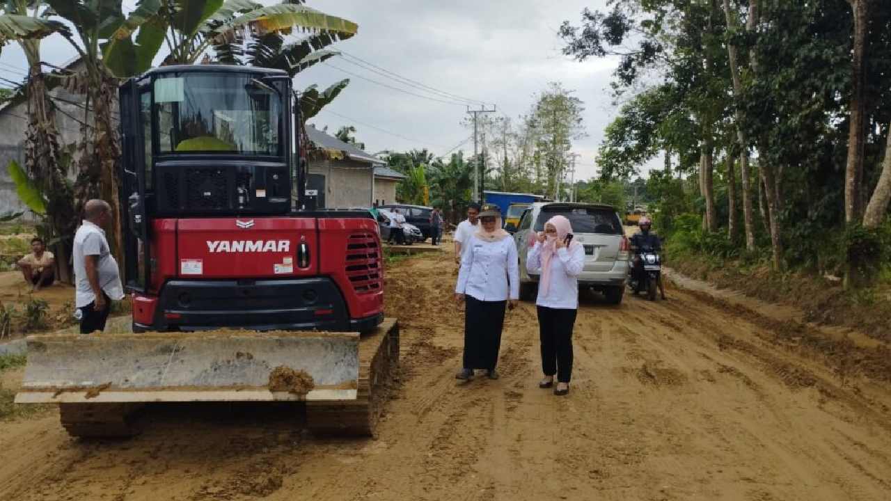 Dinas PUPR Kota Kendari terjun langsung dalam penanganan dampak banjir. Foto: Ist.