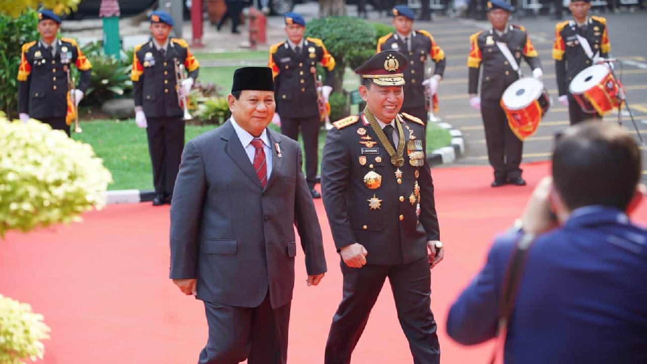 Menhan Prabowo dan Kapolri Jendral Listyo Sigit Prabowo di Mabes Polri. Foto: Ist.