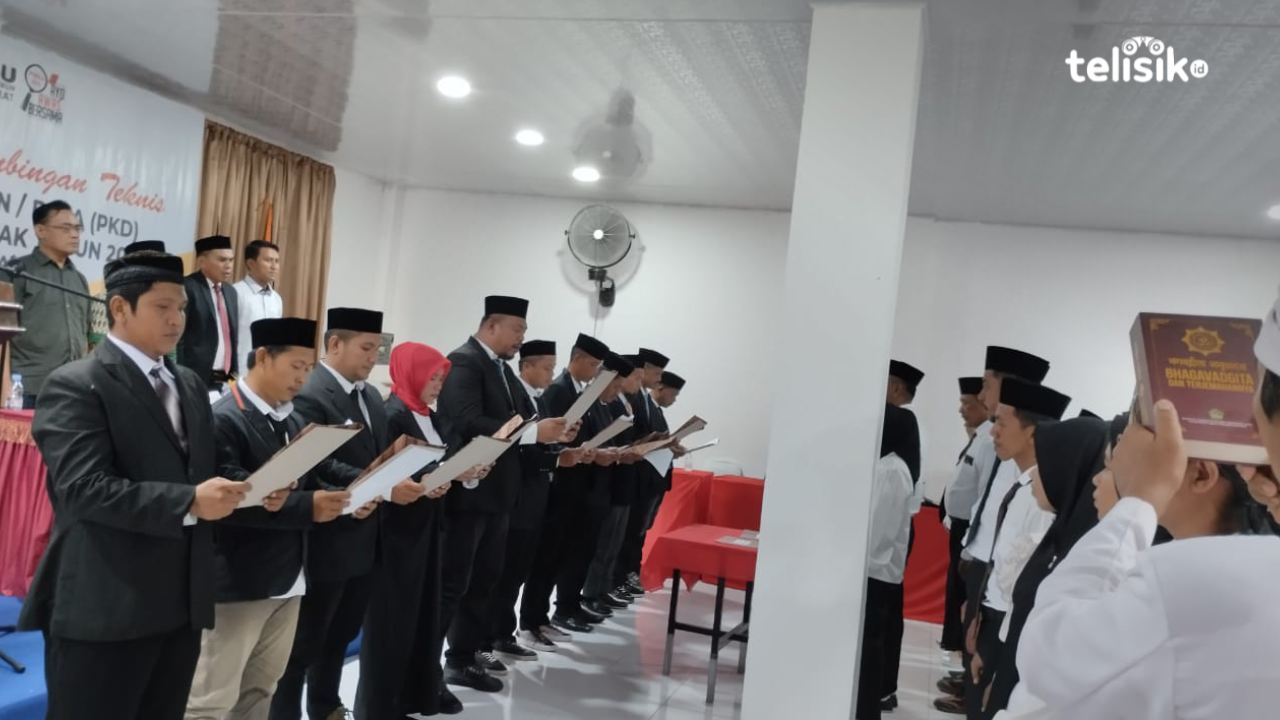 Pelantikan dan pengambilan sumpah 86 PKD Muna Barat. Foto: Putri Wulandari/Telisik