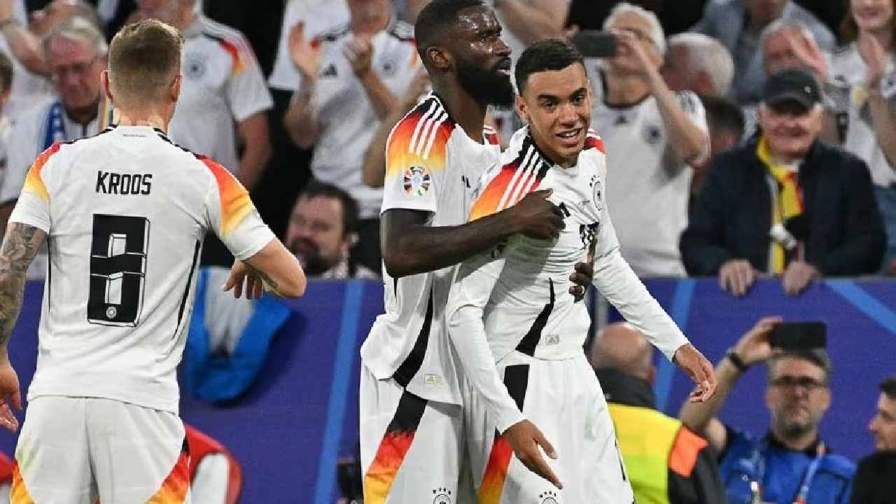 Tony Kroos (kiri), Jamal Musiala (kanan), dan Rudiger kembali menjadi andalan Jerman untuk diturunkan menghadapi Swiss di laga akhir Grup A Euro 2024 di Frankfurt Arena, Senin (24/6/2024) dinihari pukul 02:00 WIB. Foto: euro.com