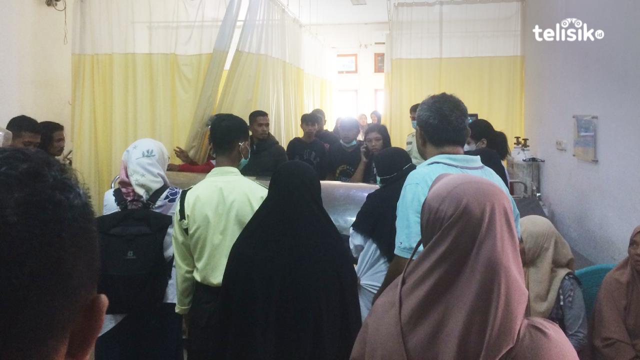 Tampak pihak keluarga memadati ruang IGD RSUD Kota Kendari. Foto: Bambang Sutrisno/Telisik