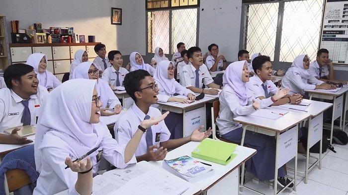 Penjurusan mata pelajaran IPA, IPS dan Bahasa di jenjang SMA resmi ditiadakan. Foto: Repro tribunnews.com