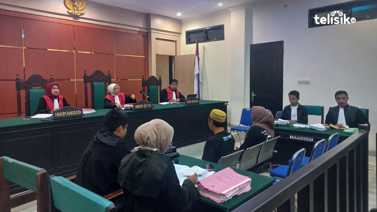 Tampak suasana ruang sidang Pengadilan Negeri Andoolo. Foto: Bambang Sutrisno/Telisik