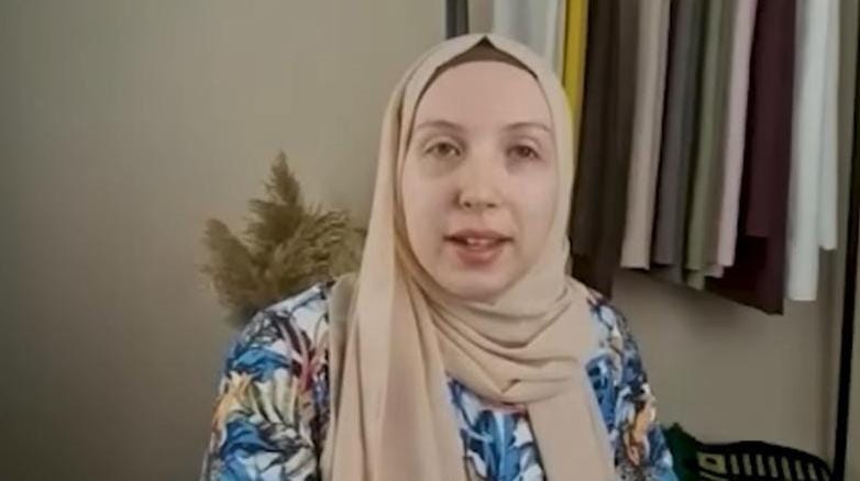 Paulina Grandure mendapat hidayah dan memutuskan memeluk agama Islam setelah membaca buku anti-Islam. Foto: Repro YouTube