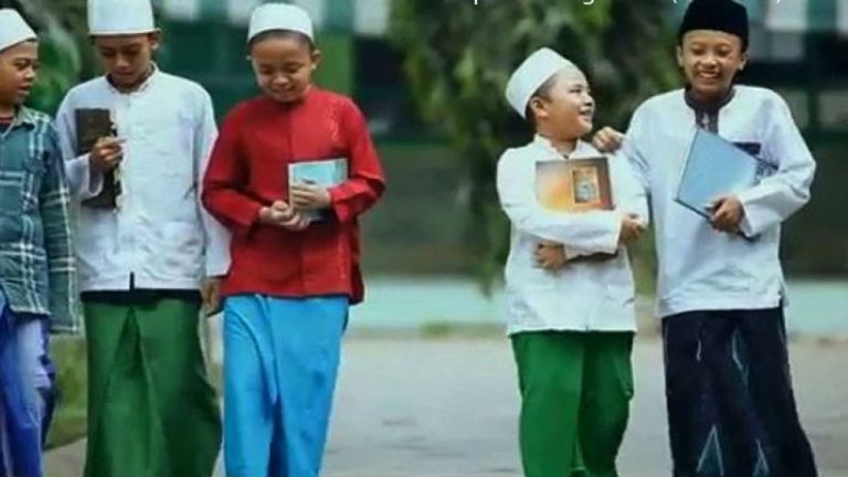 Allah berjanji menjamin rezeki pencari ilmu. Di dalam Al-Qur'an dan hadis Nabi Muhammad SAW banyak yang menjelaskan keutamaan-keutamaan para pencari ilmu. Foto: Repro Satujalan.com