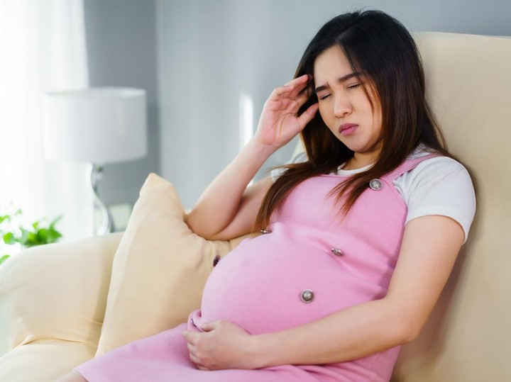 Gejala migrain pada ibu hamil, kerap datang menghampiri. Dapat diminimalisir dengan menjaga pola tidur. Foto: Repro Istockphoto