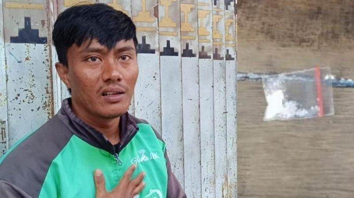 Detik-detik driver ojol membuka paket berisi sabu milik oknum polisi. Foto: Repro tribunnews.com