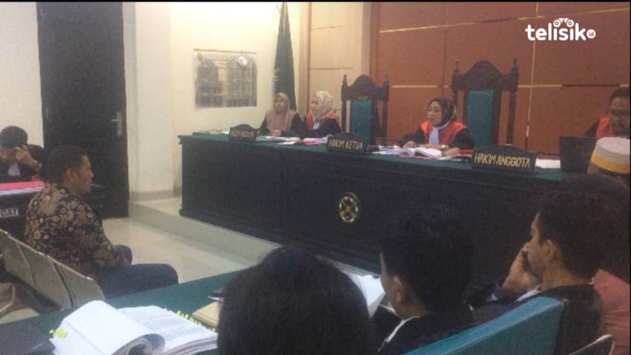 Tampak ruang sidang Pengadilan Negeri Andoolo Konsel dengan agenda pemeriksaan saksi. Foto: Bambang Sutrisno/Telisik