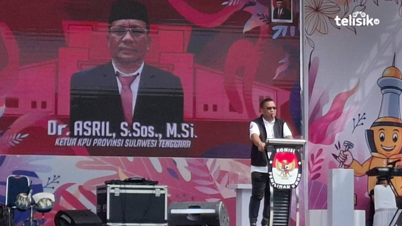 Ketua KPU Provinsi Sulawesi Tenggara, Asril saat menegaskan partisipasi masyarakat di Pilkada 27 November 2024 mendatang. Foto: Erni Yanti/Telisik