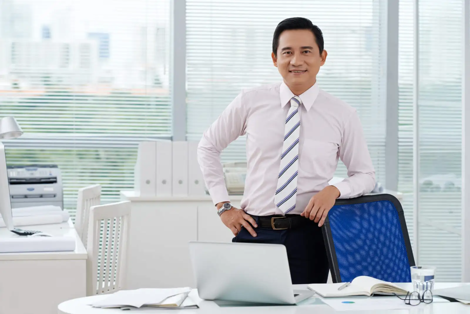 Direktur Operasional bertanggung jawab mengawasi banyak aktivitas dalam suatu bisnis dan dapat ditempatkan dimana saja. Foto: Repro Ispblksurabaya.com