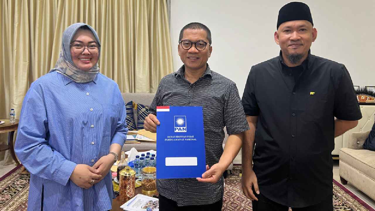 Pasangan SKI-Sudirman terima rekomendasi untuk tarung dalam Pilwali Kota Kendari. Foto: Ist