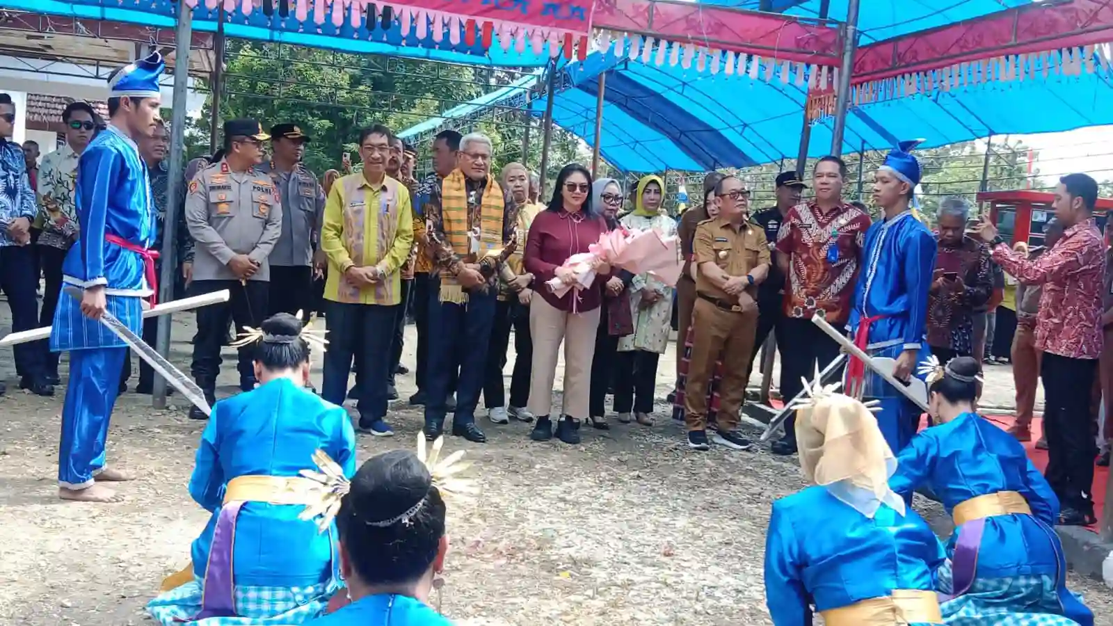 Kepala BNN RI bersama jajaran di dampingi Pj Bupati Konawe saat meninjau lokasi kantor BNN Konawe. Foto: Ist