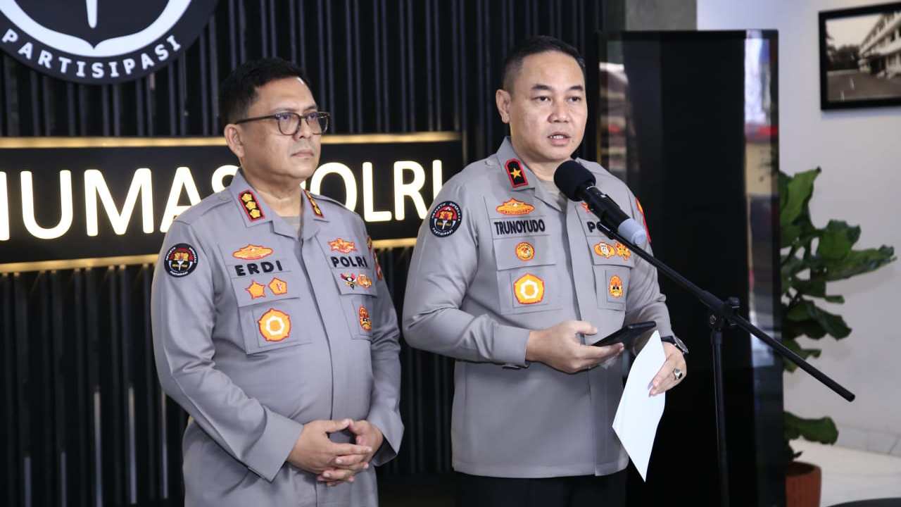 Kadiv Humas Polri, Brigjen Pol Trunoyudo Wisnu Andiko, saat memberikan keterangan. Foto: Ist.