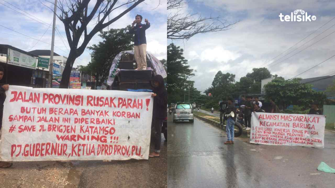 Tampak suasana massa melakukan blokade Jalan Brigjen Katamso, Baruga. Foto: Bambang Sutrisno/Telisik